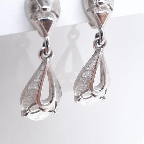 Vintage Crown Trifari Earrings Signed Clip On Silver Tone Dangle - Picture 6 of 16